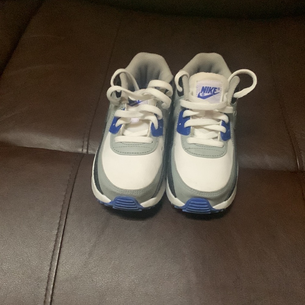 Selling toddlers Nike sneakers in good condition any questions feel free to ask.